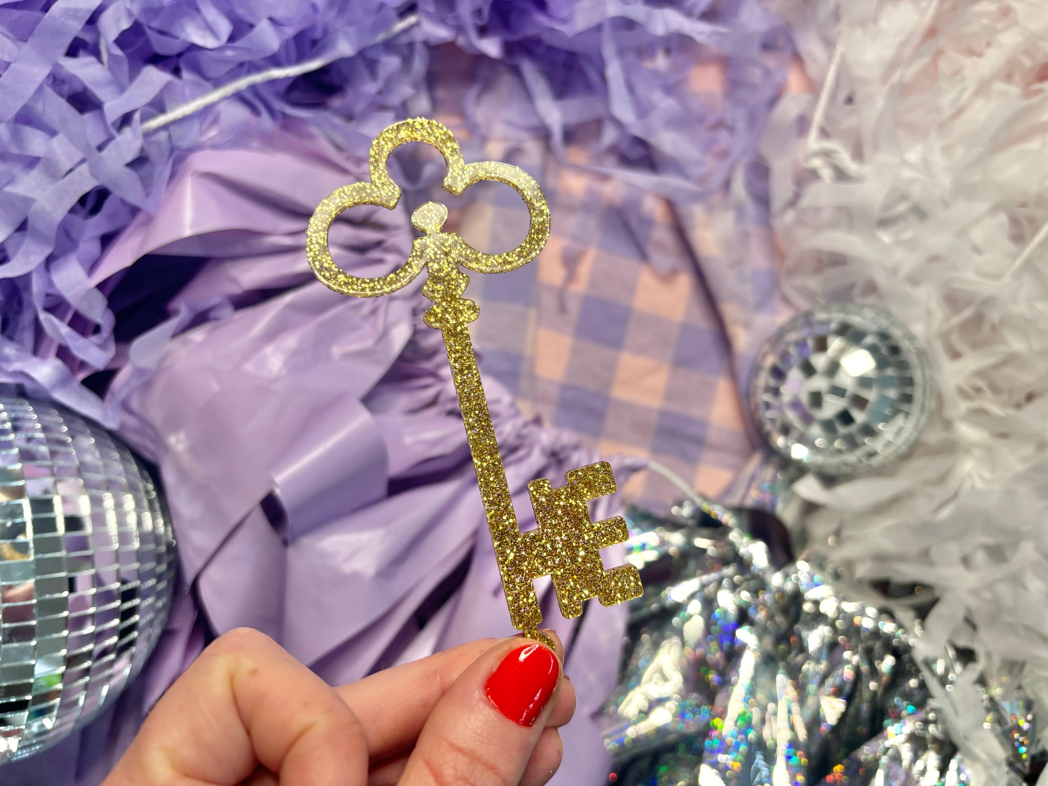 SS | large gold glitter magical key