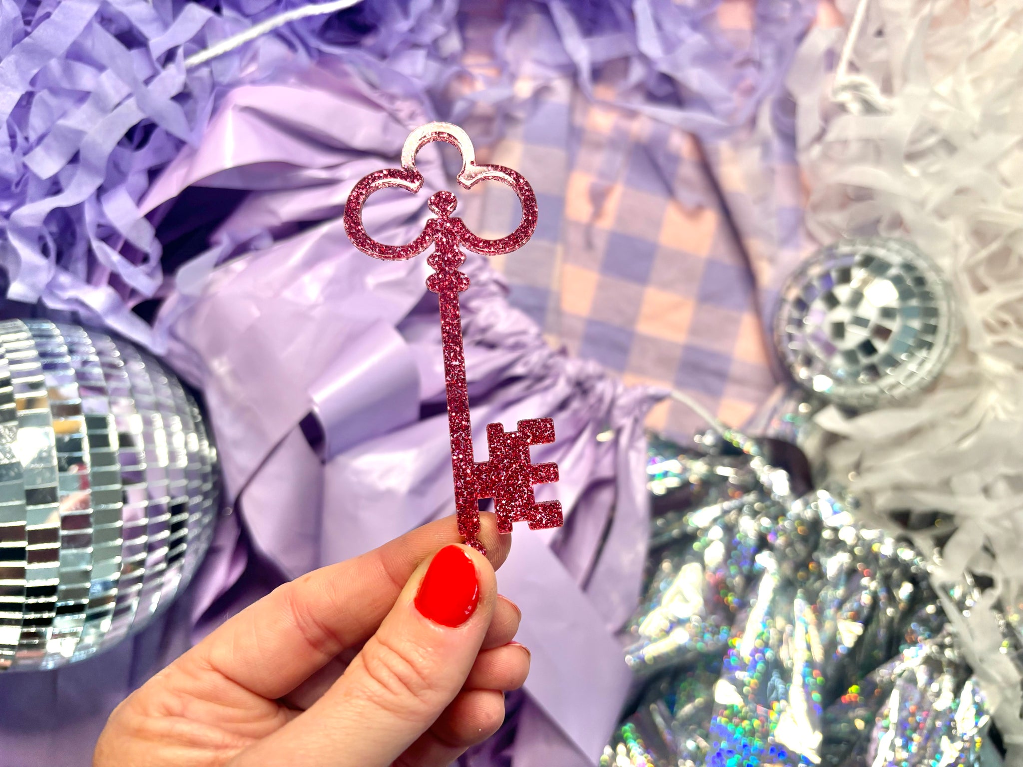 SS | dark pink glitter magical key